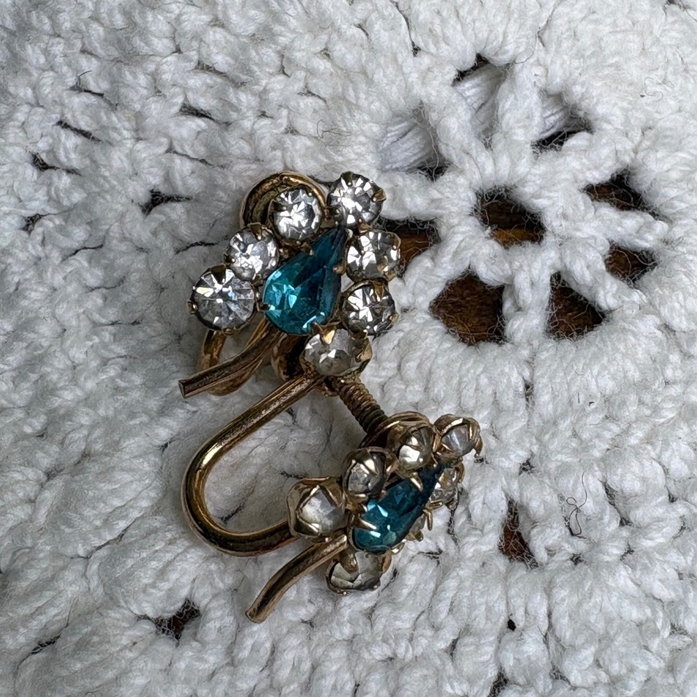 Vintage Unsigned Rhinestone Gold Tone Screw Back Earrings 12K Gold Filled